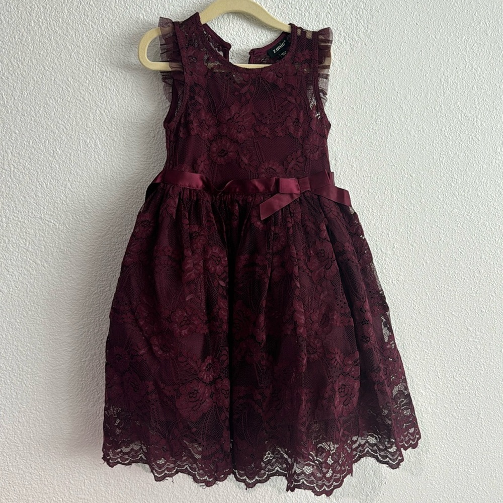 Zunie girls burgundy dress size 5 purchased from Nordstrom
Perfect for holidays